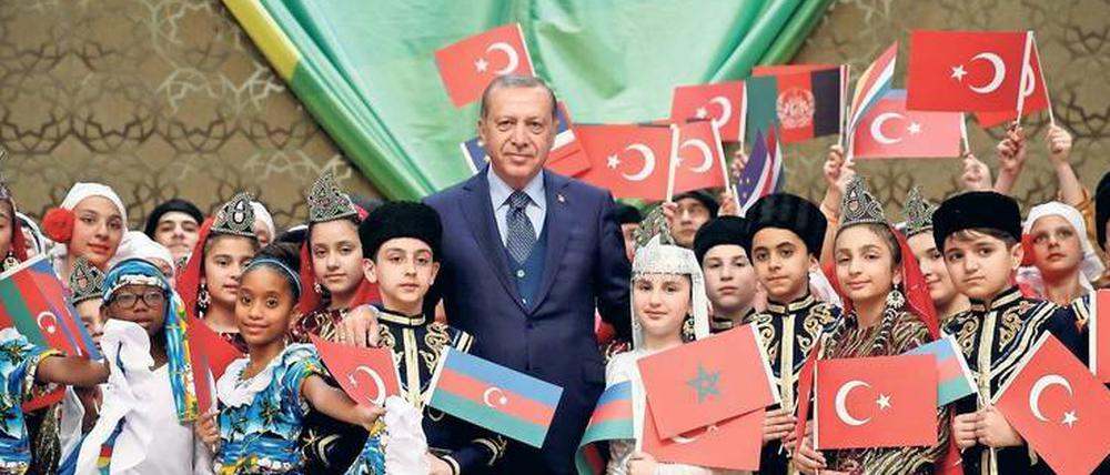 Staatschef Erdogan will das Ergebnis der Wahl nicht anfechten lassen. Zufrieden mit dem knappen Ergebnis ist er aber auch nicht.