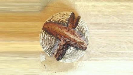 Krosse Kruste. Selbstgebackenes Brot mit natürlichem Sauerteig.