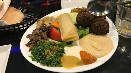 Himmlisch. Ein Dada-Falafel-Teller mit schillernden Zutaten.