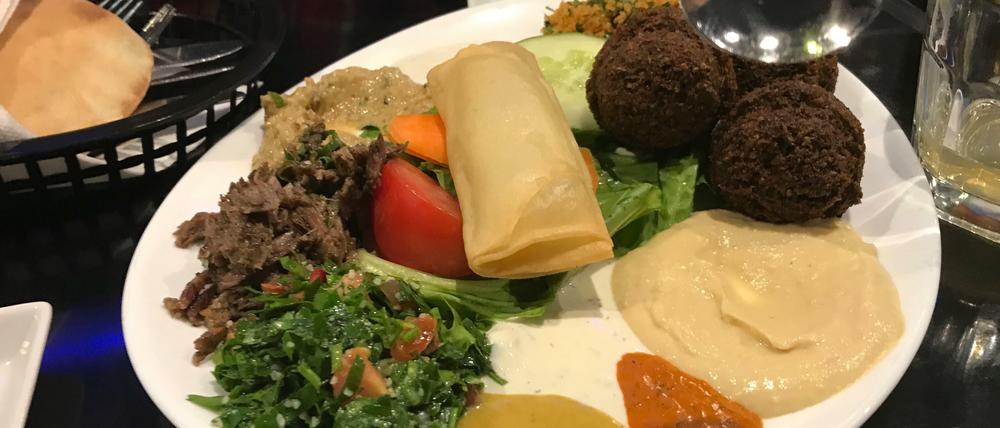Himmlisch. Ein Dada-Falafel-Teller mit schillernden Zutaten.