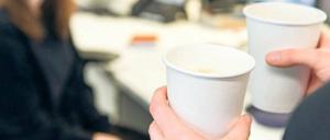 Höflichkeit. Das sollte im Job selbstverständlich sein. Wer aber zu freundlich ist, lässt sich leicht ausnutzen. 