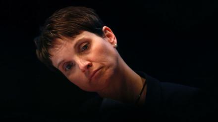 Frauke Petry musste auf dem Bundesparteitag der AfD eine schwere Niederlage hinnehmen. Vorsitzende will sie trotzdem bleiben.