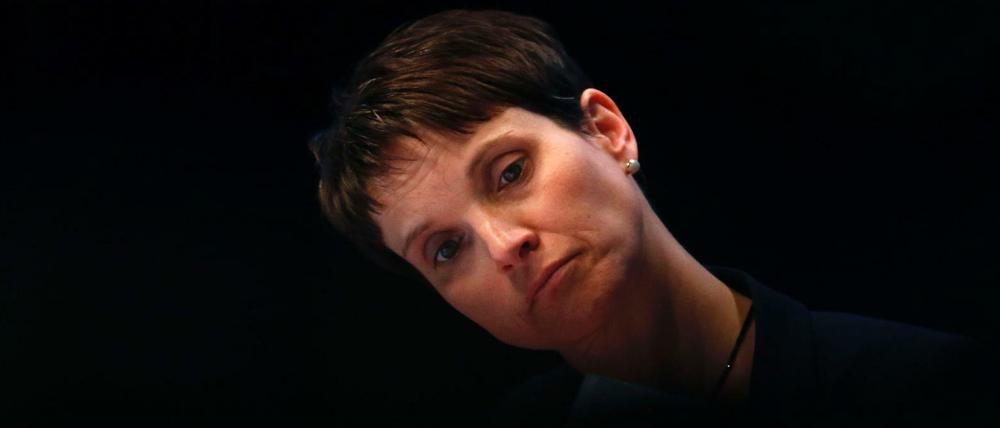 Frauke Petry musste auf dem Bundesparteitag der AfD eine schwere Niederlage hinnehmen. Vorsitzende will sie trotzdem bleiben.