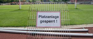 Stoppschild für Bewegung. Solche Hindernisse würden Breiten- und Spitzensportler am liebsten gleich aus dem Weg räumen.