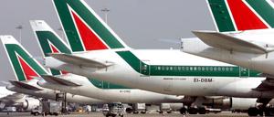 Flugzeuge der Alitalia auf dem Flughafen "Leonardo da Vinci" in Rom (Archivfoto).