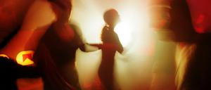 Tanzende Clubgänger im Sage-Club in Berlin (Archiv-Bild)