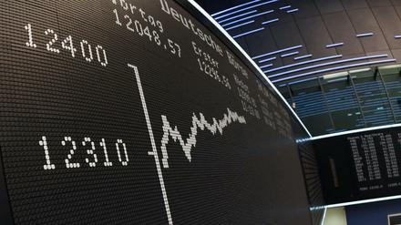 Der deutsche Leitindex Dax hat nach der ersten Runde der französischen Präsidentschaftswahl ein neues Rekordhoch erreicht.