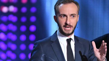 Der Satiriker Jan Böhmermann. hier bei der Grimmpreis-Verleihung Ende März, war Gast in der US-Late-Night-Show von Seth Meyers