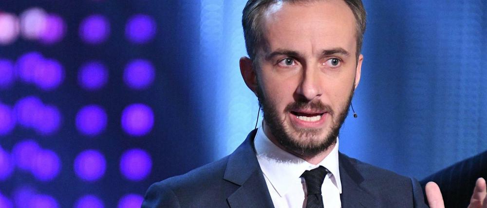 Der Satiriker Jan Böhmermann. hier bei der Grimmpreis-Verleihung Ende März, war Gast in der US-Late-Night-Show von Seth Meyers