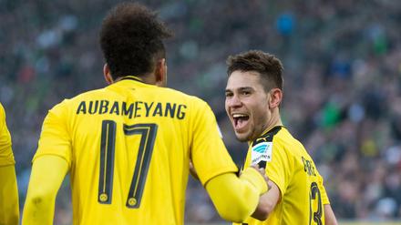 Torschützen unter sich: Raphael Guerreiro und Pierre-Emerick Aubameyang.