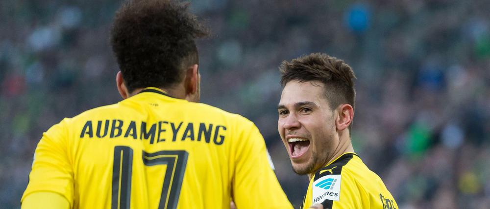 Torschützen unter sich: Raphael Guerreiro und Pierre-Emerick Aubameyang.