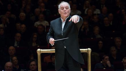 Er sucht und findet. Daniel Barenboim dirigiert Schuberts Frühwerke mit Gespür für ihren inneren Zusammenhang.
