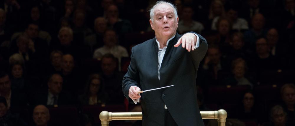 Er sucht und findet. Daniel Barenboim dirigiert Schuberts Frühwerke mit Gespür für ihren inneren Zusammenhang.