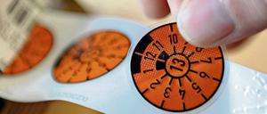 Fünfzehn Arbeitstage müssen Privatkunden derzeit in Berlin auf einen Termin bei der KFZ-Zulassungsstelle warten. (Symbolbild)