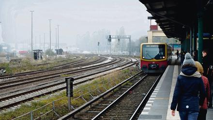 Am S-Bahnhof Tempelhof sind zusätzliche Ausgänge direkt zum Tempelhofer Feld geplant. 