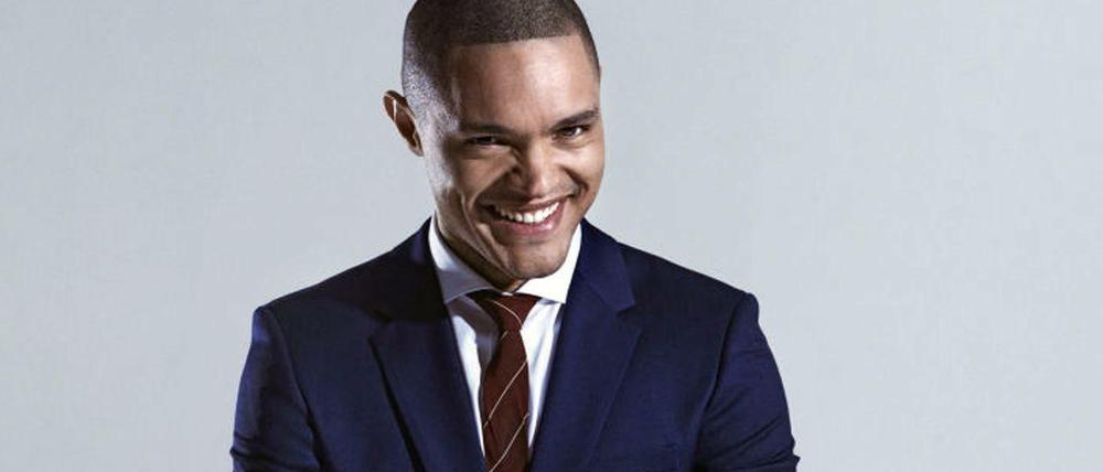 Stellt die Dinge gern auf den Kopf. Trevor Noah, 33, begeistert seit 2015 als Anchor der "Daily Show" mit seinen hintersinnigen Polit-Analysen.