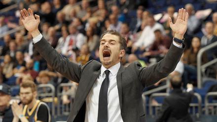 Alba Berlin hat sich kurz vor den Play-offs von Trainer Ahmet Caki getrennt. 