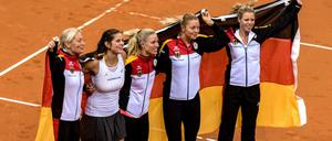 Deutschland feiert gemeinsam den Verbleib in der FedCup Weltgruppe.