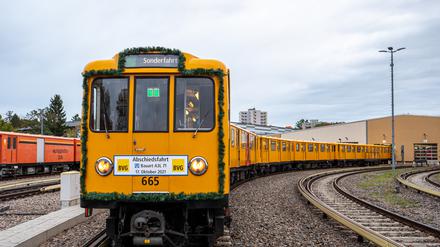 Mit einer Sonderfahrt verabschiedete sich die BVG vom Typ A3L71