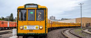 Mit einer Sonderfahrt verabschiedete sich die BVG vom Typ A3L71