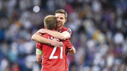 Auf Wiedersehen. Für Kapitän Philipp Lahm und Mittelfeldspieler Xabi Alonso ist nach dieser Spielzeit Schluss. 