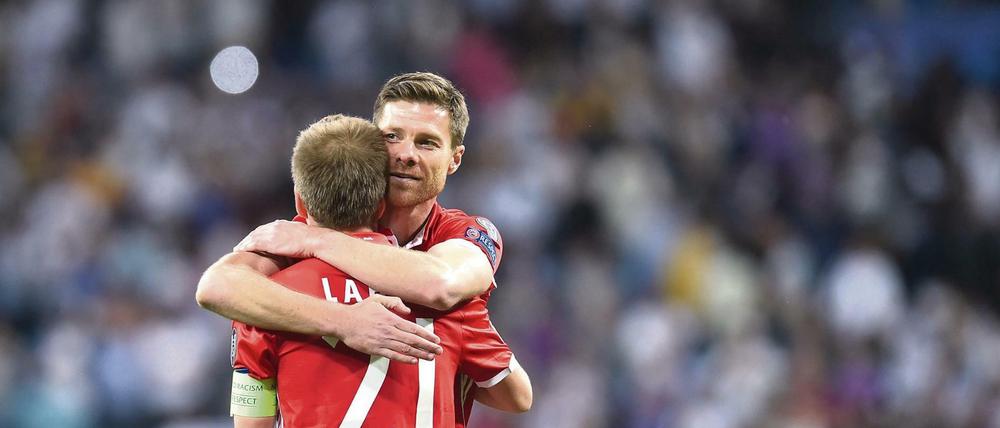 Auf Wiedersehen. Für Kapitän Philipp Lahm und Mittelfeldspieler Xabi Alonso ist nach dieser Spielzeit Schluss.