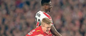 Berliner Tiefflug. Unions Kapitän Felix Kroos war so wie in dieser Szene gegen Stuttgarts Ebenezer Ofori in den vergangegen Wochen oft nur zweiter Sieger. 