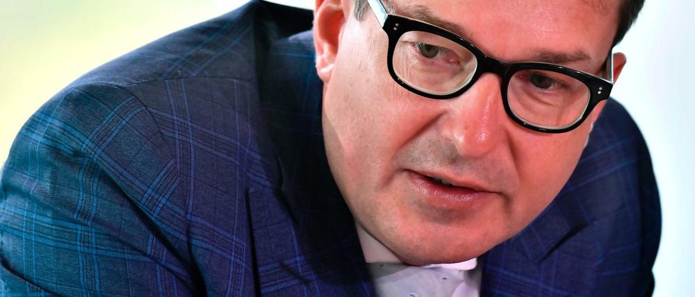 Verkehrsminister Alexander Dobrindt blockieren die EU-Kommission bei der Umsetzung strengerer Abgastests.