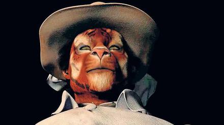 Der Tiger in der Tracht der Kolonisatoren. Ausschnitt aus Ho Tzu Nyens Doppelkanal-Projektion „One or Several Tigers“.