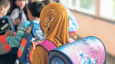 Klasse für alle: Die Sachverständigen empfehlen Sprachförderung – ansonsten aber möglichst früh gemeinsames Lernen der geflüchteten mit anderen Kindern.