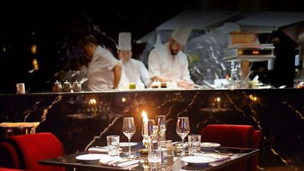Offene Küche, bombastische Einrichtung: das Restaurant Golden Phoenix im "Hotel Provocateur" in Wilmersdorf.
