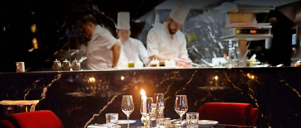 Offene Küche, bombastische Einrichtung: das Restaurant Golden Phoenix im "Hotel Provocateur" in Wilmersdorf.