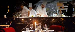 Offene Küche, bombastische Einrichtung: das Restaurant Golden Phoenix im "Hotel Provocateur" in Wilmersdorf.