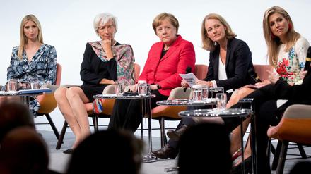 Ivanka Trump (links) bezeichnete sich beim "Women20-Gipfel" als Feministin.