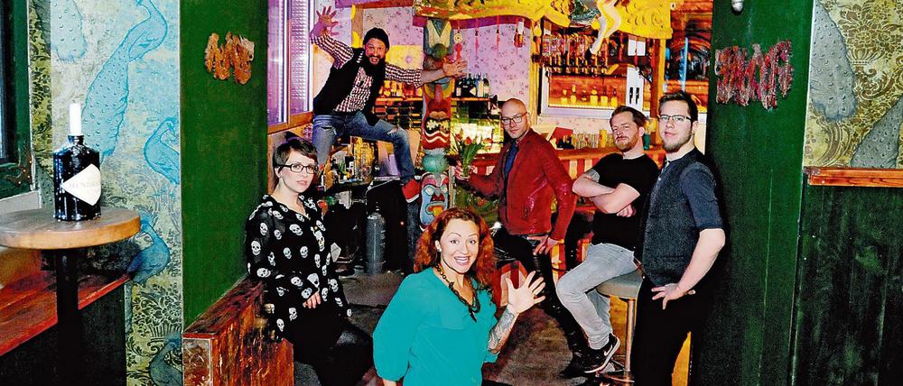 Fühlen sich sichtlich wohl in ihrem neuen Club: die fünf Macher vom "Toast Hawaii". 