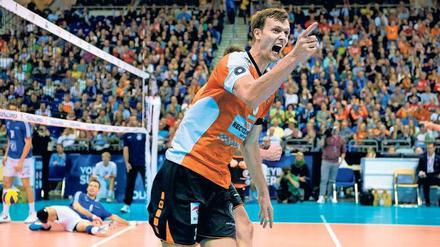 Robert Kromm, 33, spielt seit 2012 bei den BR Volleys. Am Samstag in Rom trifft Deutschlands Volleyballer des Jahres, der 2,12 Meter groß ist, mit den Berlinern im Halbfinale der Champions League auf Zenit Kasan (16.30 Uhr/live auf laola1.tv).