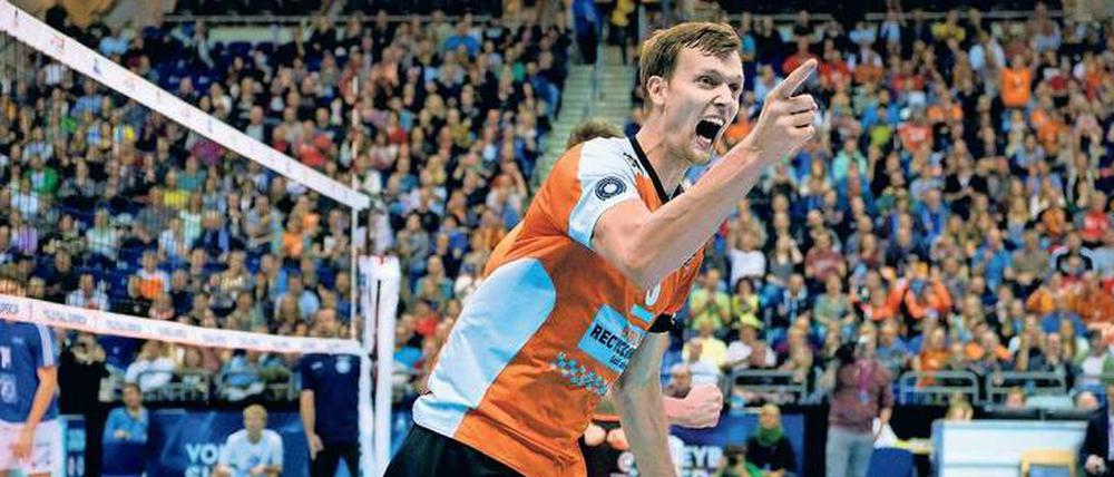 Robert Kromm, 33, spielt seit 2012 bei den BR Volleys. Am Samstag in Rom trifft Deutschlands Volleyballer des Jahres, der 2,12 Meter groß ist, mit den Berlinern im Halbfinale der Champions League auf Zenit Kasan (16.30 Uhr/live auf laola1.tv).