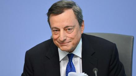 Mario Draghi, Präsident der Europäischen Zentralbank (EZB), spricht am 27.04.2017 während der Pressekonferenz in der EZB-Zentrale in Frankfurt am Main. 