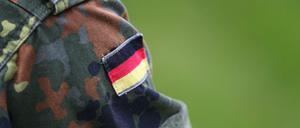 Ein deutscher Oberleutnant ist festgenommen worden. Er soll einen Anschlag geplant haben. 