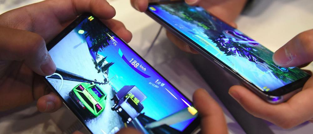 Aller Platz dem Display: Samsung verbannt beim Galaxy S8 den Home-Button und Fingerabdrucksensor auf die Rückseite.
