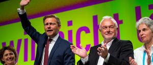 FDP-Chef Christian Lindner (2.v.l), steht neben Wolfgang Kubicki, Nicola Beer (l) und Marie-Agnes Strack-Zimmermann.