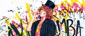 Lebenskünstlerin. Pilocka krach wuchs in Mitte auf, ist gelernte Filmvorführerin und geht im Sommer auf große Tour.