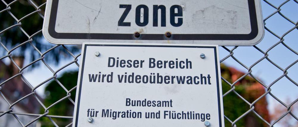 In der Zentralen Aufnahmeeinrichtung für Asylbewerber in Zirndorf stellte der verhaftete Oberleutnant einen Asylantrag.