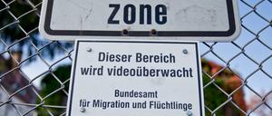 In der Zentralen Aufnahmeeinrichtung für Asylbewerber in Zirndorf stellte der verhaftete Oberleutnant einen Asylantrag.