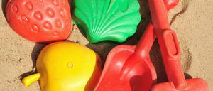 Kreative Wohnungssuchende verstecken heute Botschaften in Sandförmchen. 