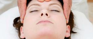 Heilen mit Energie. Die japanische Reiki-Therapie bekommt in der "Integrativen Medizin" akademische Weihen. 