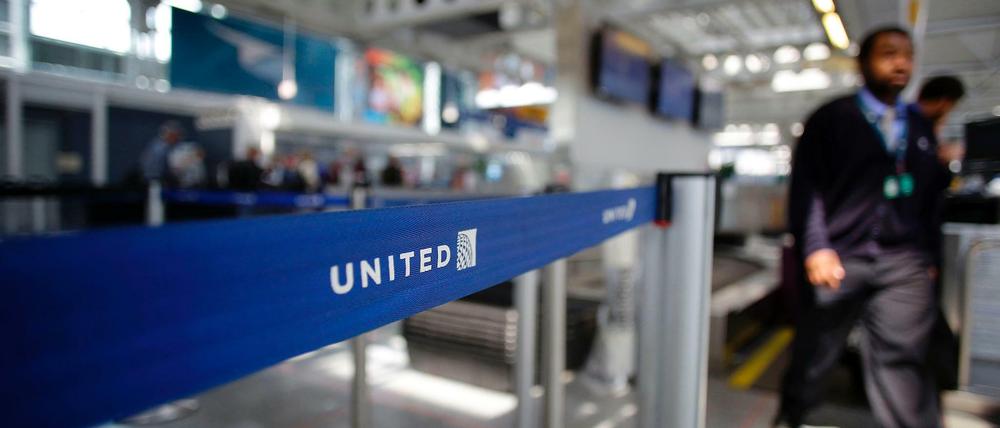 United Airlines hat eine „gütliche Einigung“ mit dem Kunden bestätigt, der gewaltsam aus einem Flugzeug gezerrt worden war.