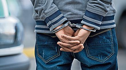 Zuwanderer tauchen als Verdächtige in der neuen Kriminalstatistik 2016 überproportional häufig auf.
