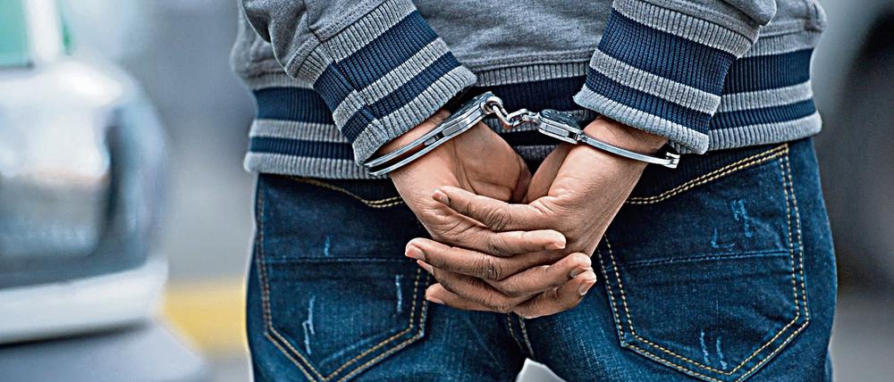 Zuwanderer tauchen als Verdächtige in der neuen Kriminalstatistik 2016 überproportional häufig auf.