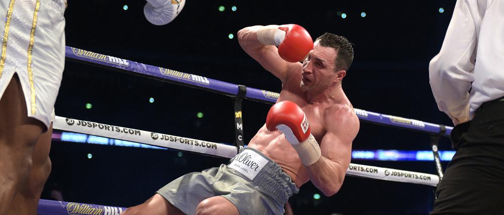 Es geht abwärts. Wladimir Klitschko geht im Kampf gegen Anthony Joshua (Großbritannien) zu Boden.